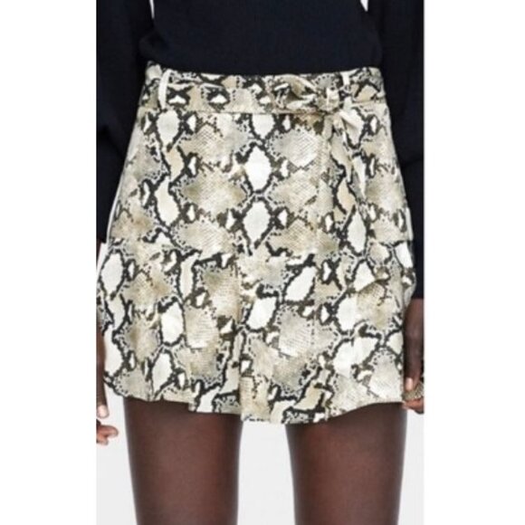 Zara Basic Snakeskin Skirt in Cream Black - Picture 2 of 5
